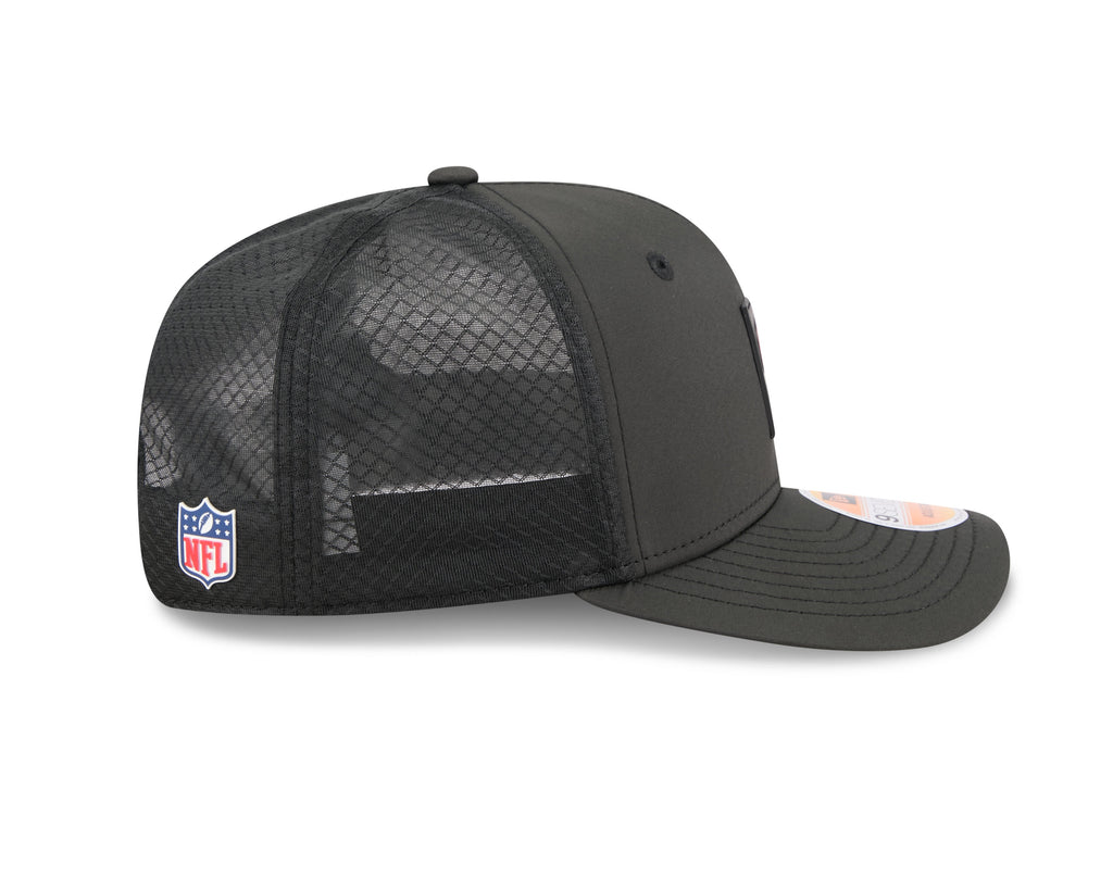 San Francisco 49ers NFL New Era Men's Black Charcoal 9Seventy 2025 Sideline Hot Weather Trucker Snapback