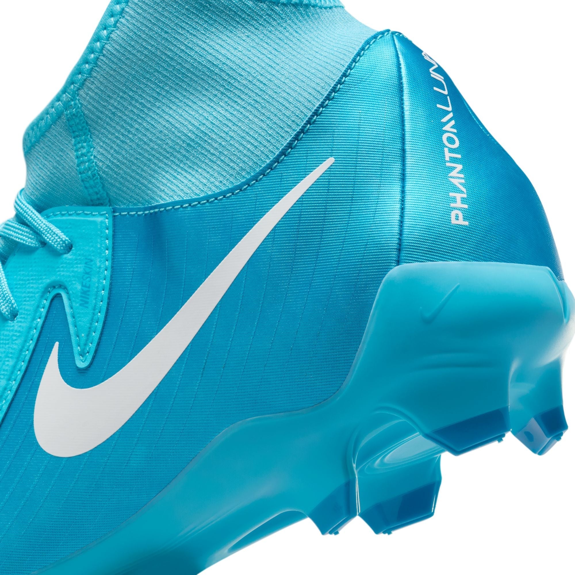 Nike Phantom Luna 2 Academy MG High-Top Soccer Cleats