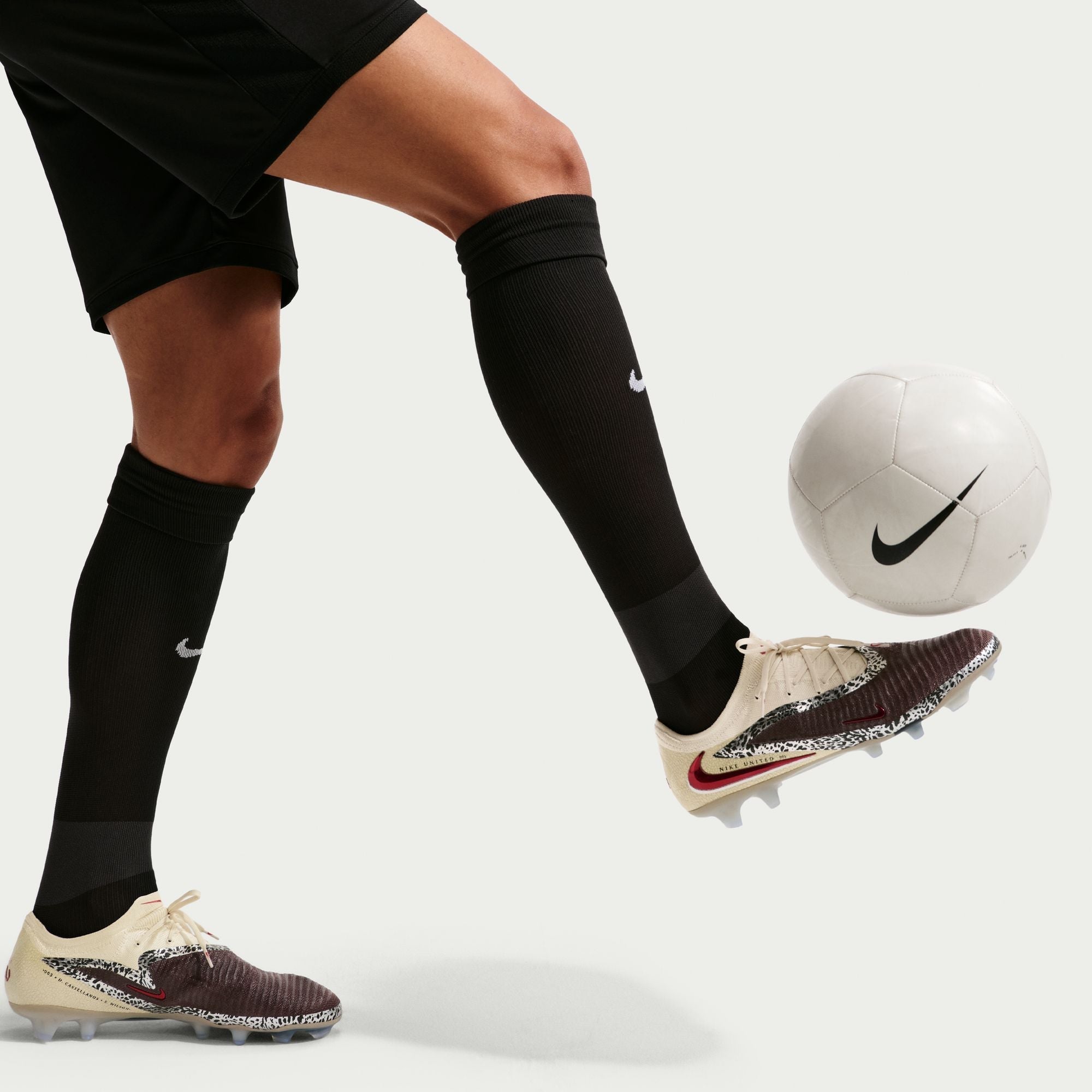 Nike United Phantom 6 Low Elite Firm-Ground Soccer Cleats