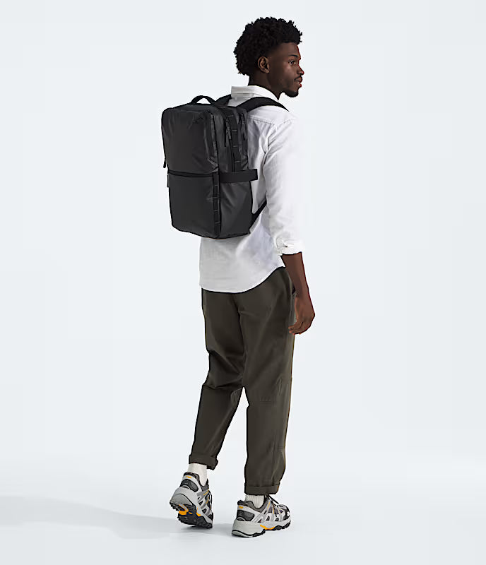 The North Face - Base Camp Voyager Daypack - TNF Black/Asphalt Grey