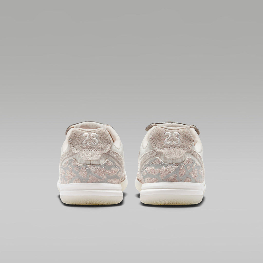 Nike Jr. Tiempo Streetgato Jordan SE Indoor/Court Low-Top Soccer Shoes