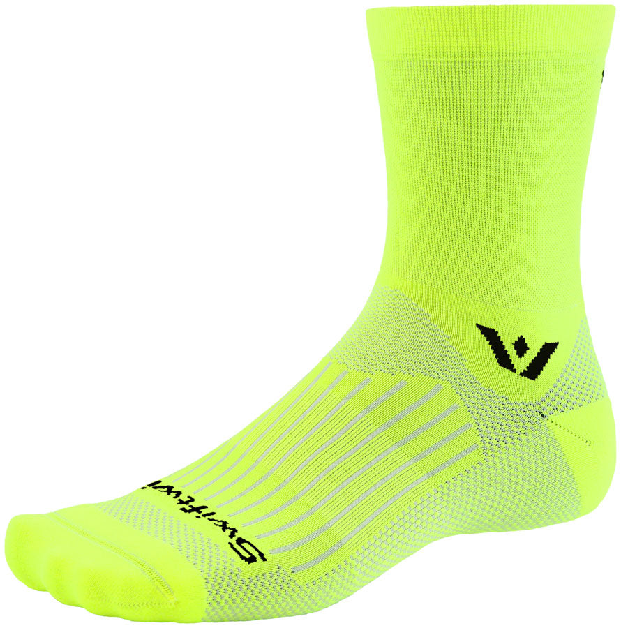 Swiftwick Aspire Mid Crew Socks - 5"