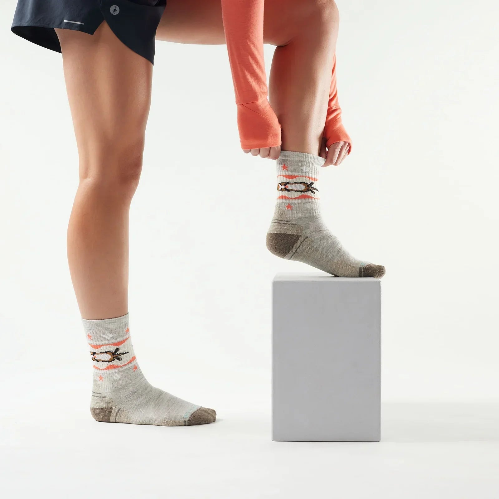 Smartwool - Hike Light Cushion Otter Float Crew Socks - Women's  - Ash