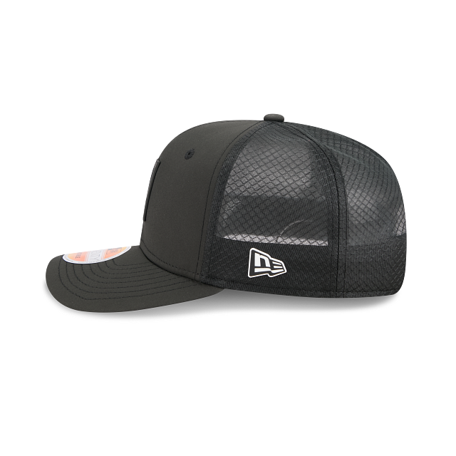Las Vegas Raiders NFL New Era Men's Black 9Seventy 2025 Sideline Hot Weather Trucker Snapback