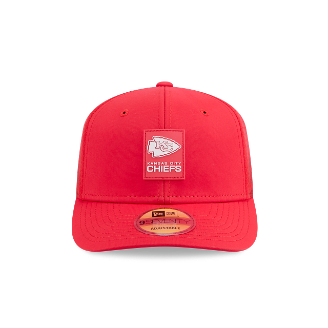 Kansas City Chiefs NFL New Era Men's Red 9Seventy 2025 Sideline Hot Weather Trucker Snapback