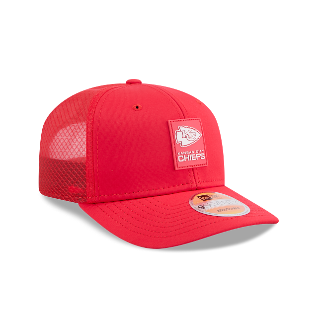 Kansas City Chiefs NFL New Era Men's Red 9Seventy 2025 Sideline Hot Weather Trucker Snapback