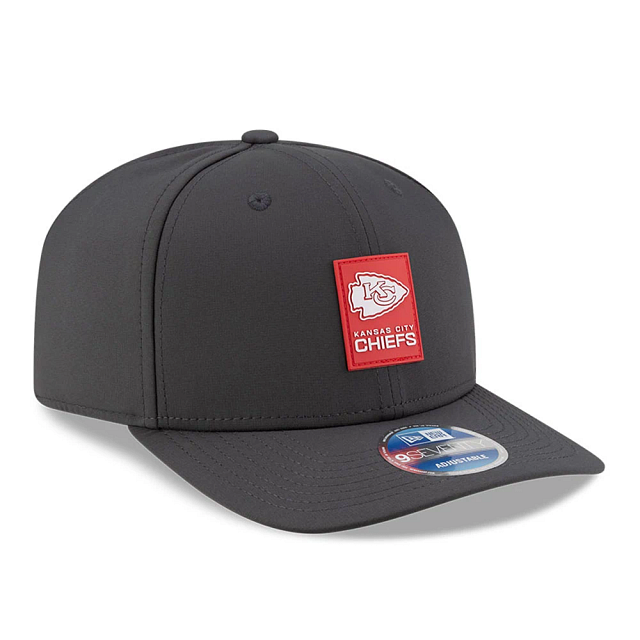 Kansas City Chiefs NFL New Era Men's Charcoal 9Seventy 2025 Sideline Stretch Snapback