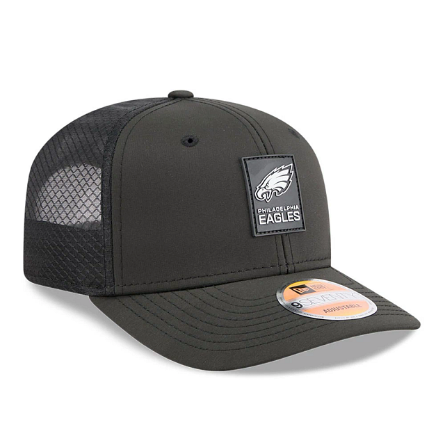 Philadelphia Eagles NFL New Era Men's Charcoal 9Seventy 2025 Sideline Hot Weather Trucker Snapback