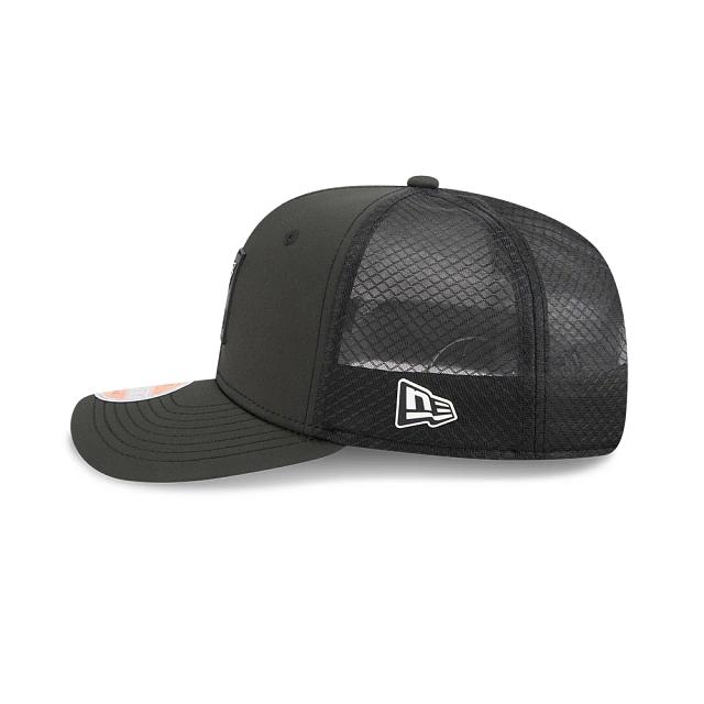 Philadelphia Eagles NFL New Era Men's Charcoal 9Seventy 2025 Sideline Hot Weather Trucker Snapback