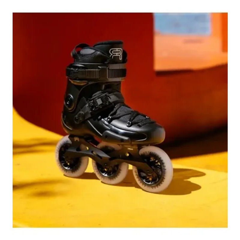 FR 2 310 Black V2 Skates